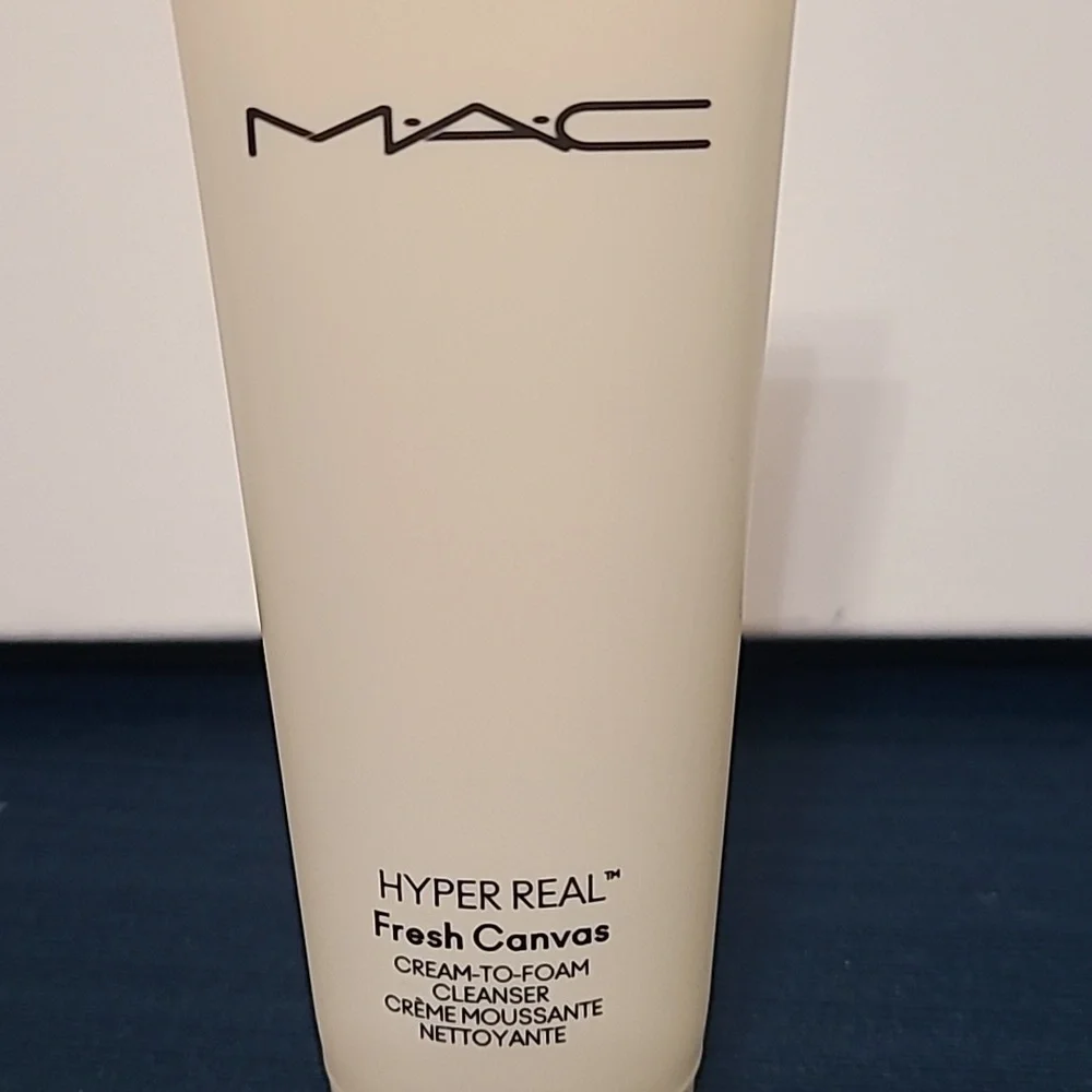 MAC Hyper Real Fresh Canvas Cream to Foam Cleanser 4.2 fl oz ‎ NEW IN BOX